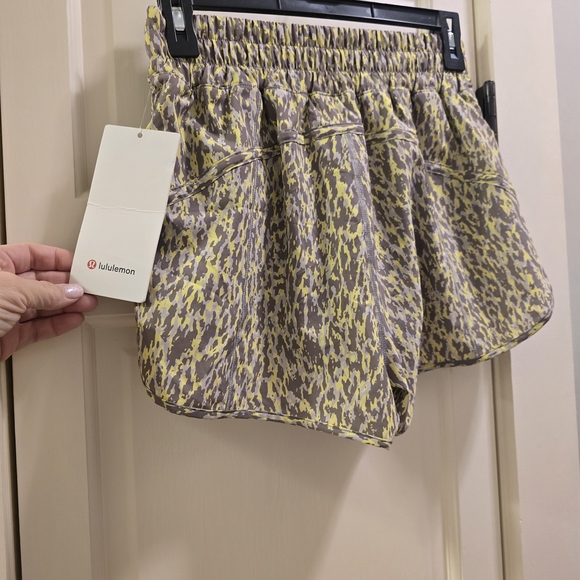 lululemon athletica Pants - lululemon athletica Women's Athletic Shorts in Yellow and Gray Print